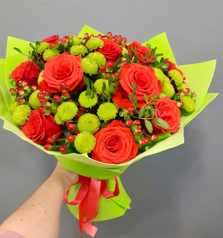 Букет цветов из: Хризантемы и Розы в Горный Щит