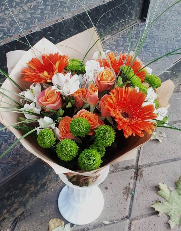 Букет цветов из: Герберы, Хризантемы, Альстромерии и Розы в Горный Щит