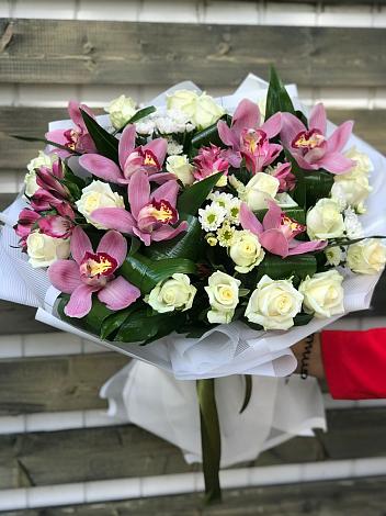 Букет цветов из: Розы и Хризантемы в Горный Щит