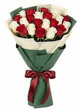 Букет Микс из красных и белых роз в Горный Щит