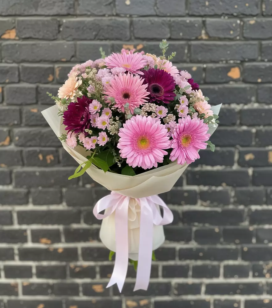 Букет цветов из: Герберы и Хризантемы в Горный Щит
