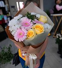 Букет цветов из:  Герберы, Розы и Хризантемы в Горный Щит