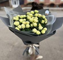 Букет Белые кустовые розы Солинеро в Горный Щит
