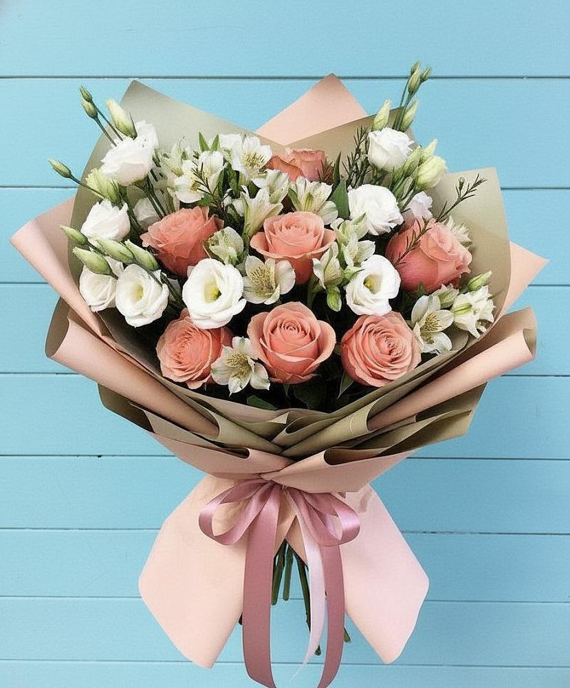 Букет цветов из: Розы, Альстромерии и Лизиантусы в Горный Щит