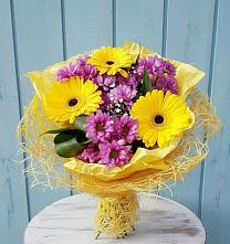 Букет цветов из:  Хризантемы и Герберы в Горный Щит