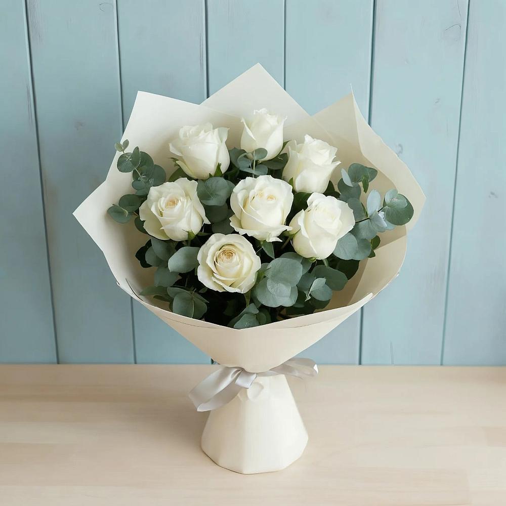 Букет Белые розы в Эвкалипте в Горный Щит