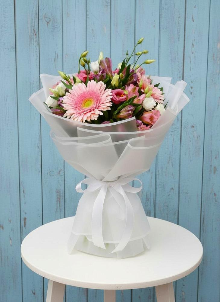 Букет цветов из: Герберы, Альстромерии и Лизиантусы в Горный Щит