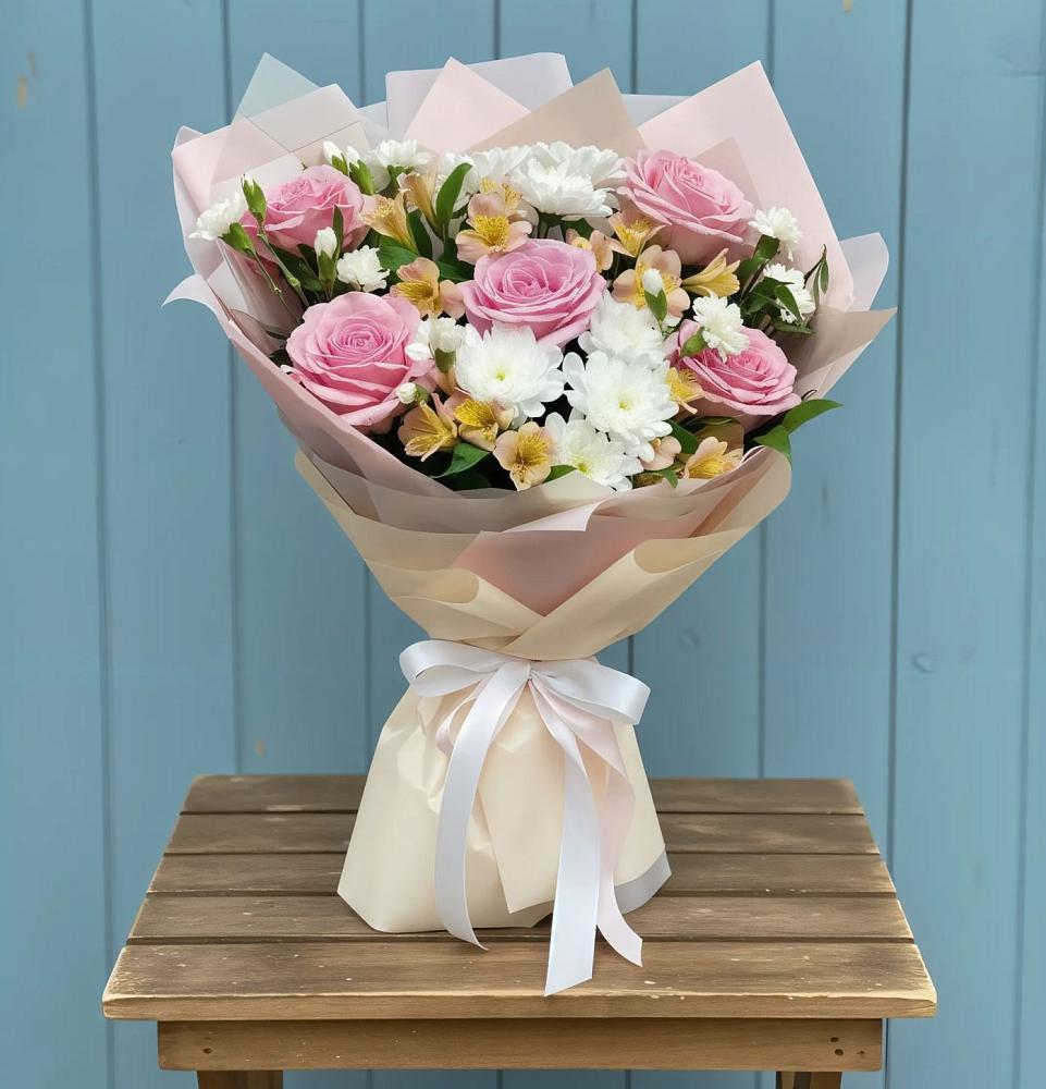 Букет цветов из: Гвоздики, Орхидеи и Розы в Горный Щит