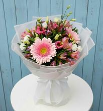 Букет цветов из:  Герберы, Альстромерии и Лизиантусы #REPLACE_PRED# Горный Щит