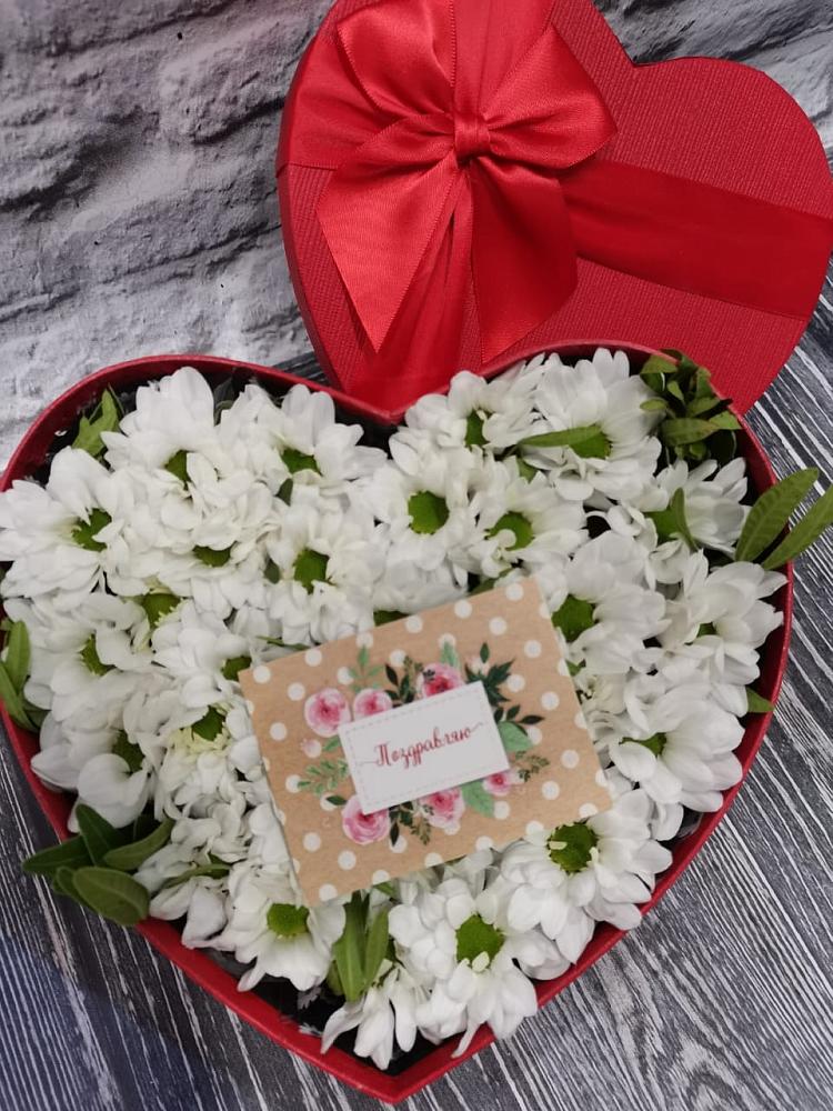 Цветочная композиция из Хризантемы в виде сердца в Горный Щит