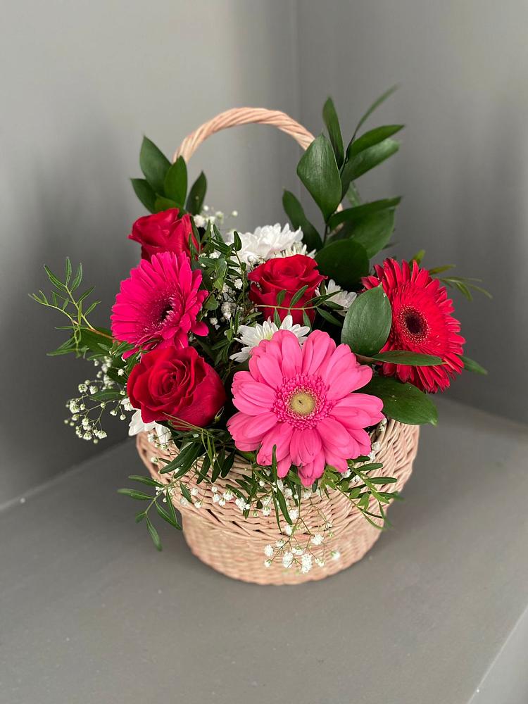 Цветочная композиция из Розы, Хризантемы и Герберы в корзине в Горный Щит