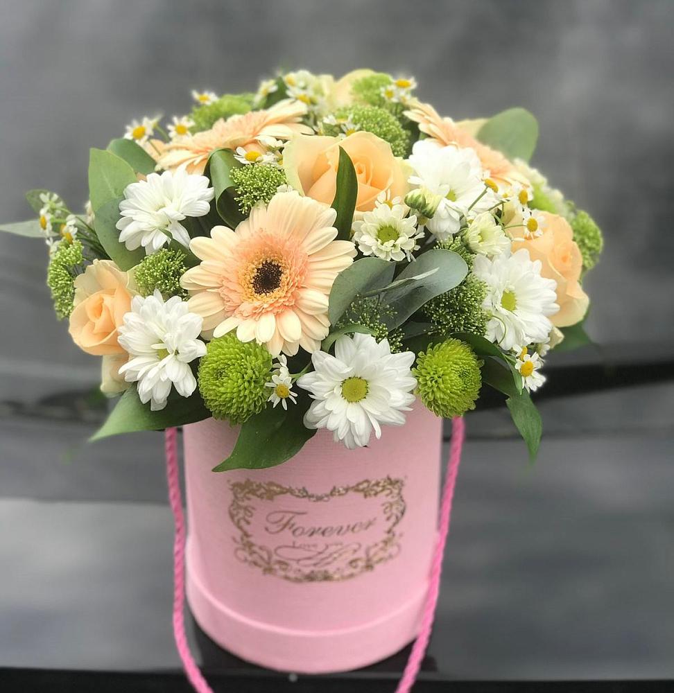 Цветочная композиция из Розы, Герберы и Хризантемы в шляпной коробке в Горный Щит