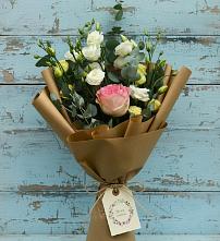 Букет цветов из:  Розы и Лизиантусы в Горный Щит