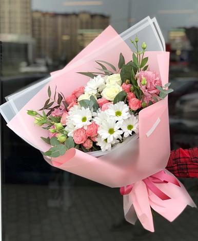 Букет цветов из: Розы, Лизиантусы и Хризантемы в Горный Щит