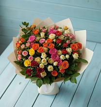 Букет Микс из разноцветных кустовых роз в Горный Щит